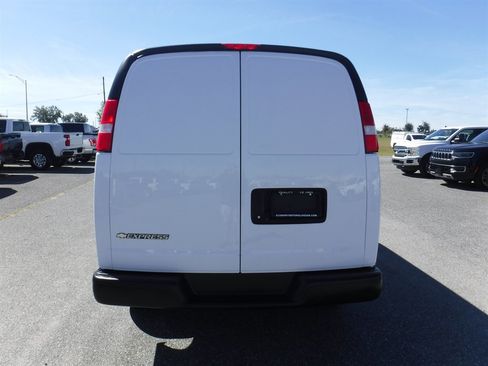 Used 2022 Chevrolet Express 2500 G2500 image 6