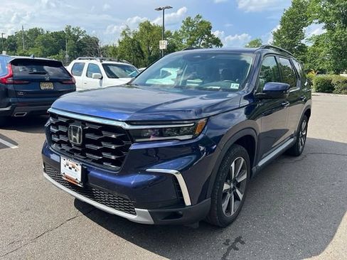 Used 2024 Honda Pilot Touring image 3