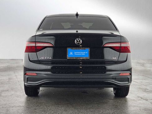 Used 2022 Volkswagen Jetta SE image 4