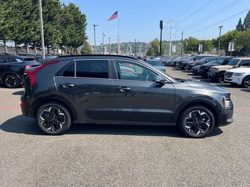 Certified 2023 Kia Niro Wind w/ Wind Preserve Package FWD image 6