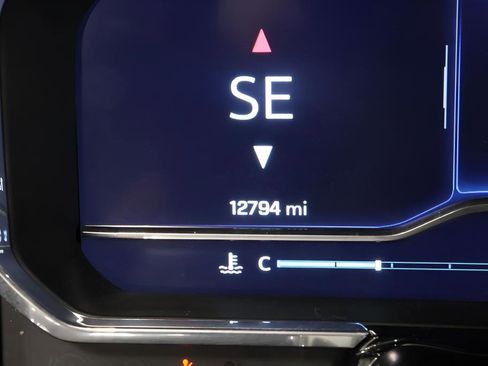 Used 2024 Chevrolet Silverado 2500 ZR2 w/ Technology Package AWD/4WD image 14