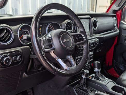 Used 2018 Jeep Wrangler Unlimited Sahara AWD/4WD image 21