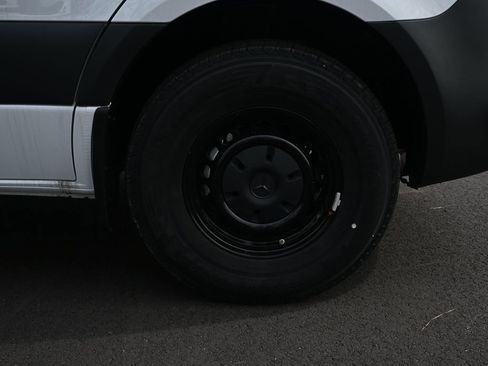 Used 2025 Mercedes-Benz Sprinter 2500 image 33