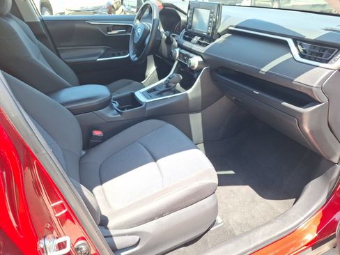 Used 2022 Toyota RAV4 XLE AWD/4WD image 32