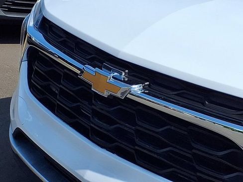 Used 2025 Chevrolet Trax LT w/ LT Convenience Package FWD image 31
