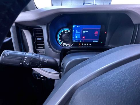 Used 2022 Ford Bronco Wildtrak image 18