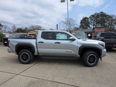 New 2025 Toyota Tacoma TRD Off-Road AWD/4WD image 9