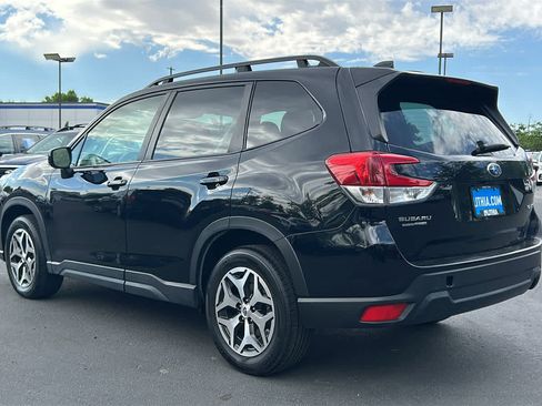 Certified 2023 Subaru Forester Premium AWD/4WD image 8