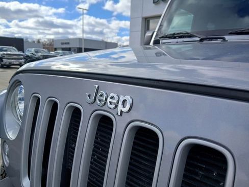 Used 2018 Jeep Wrangler Sahara w/ Connectivity Group image 29