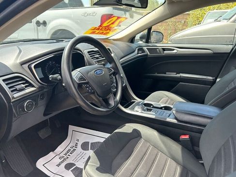 Used 2020 Ford Fusion SE FWD image 22