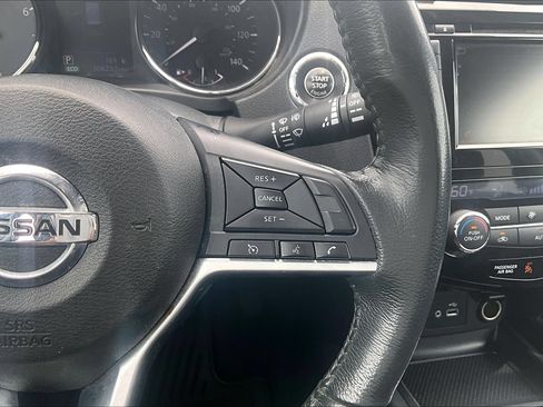 Used 2018 Nissan Rogue SV AWD/4WD image 17