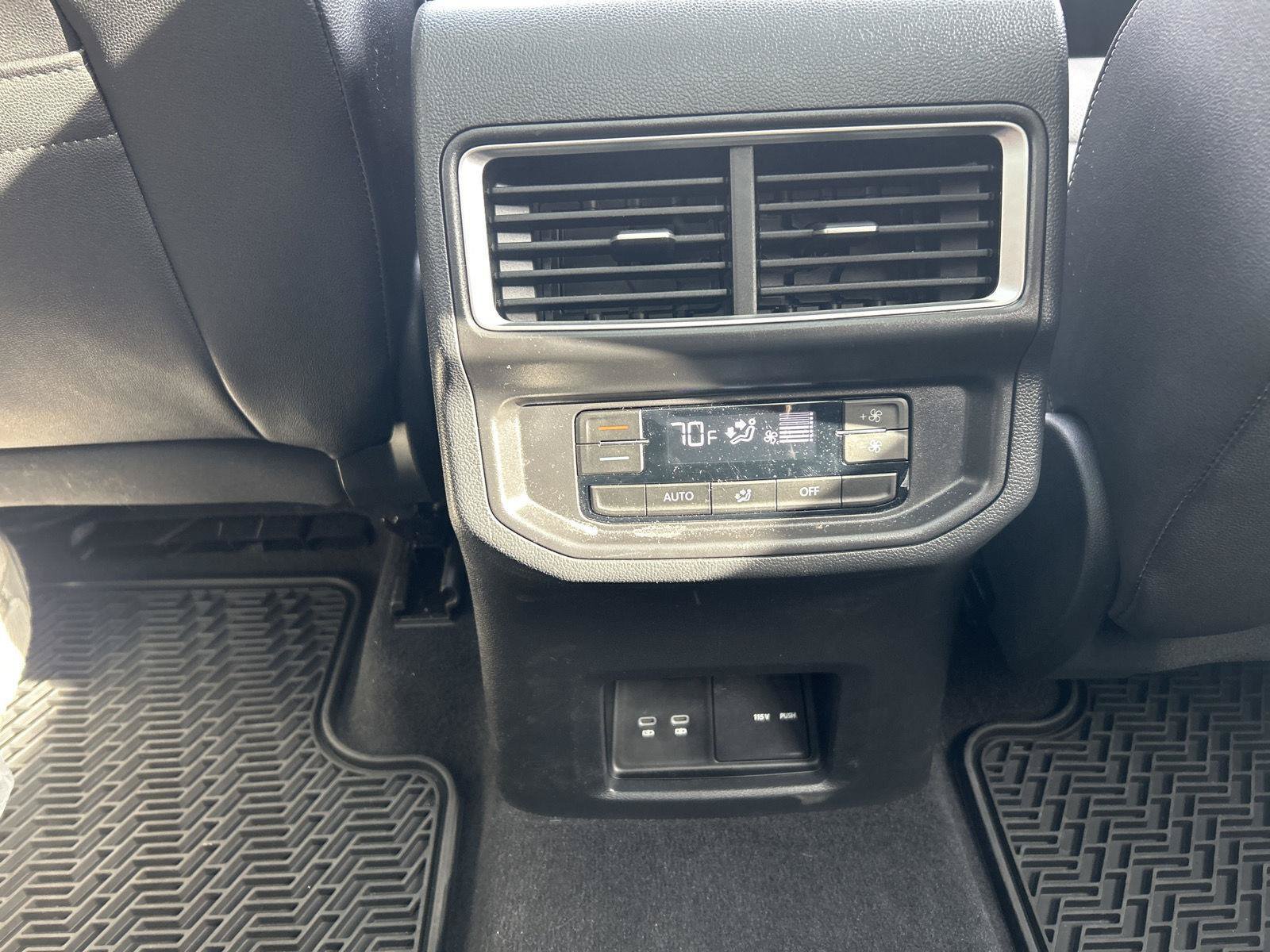 Used 2026 Volkswagen Atlas SE w/ Panoramic Sunroof Package AWD/4WD image 13