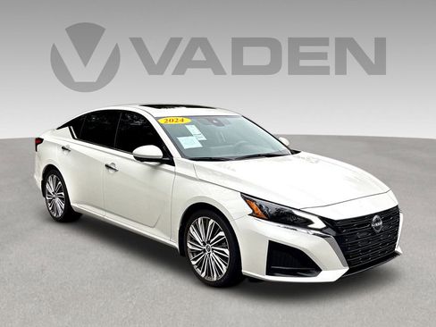Used 2024 Nissan Altima 2.5 SL FWD image 1