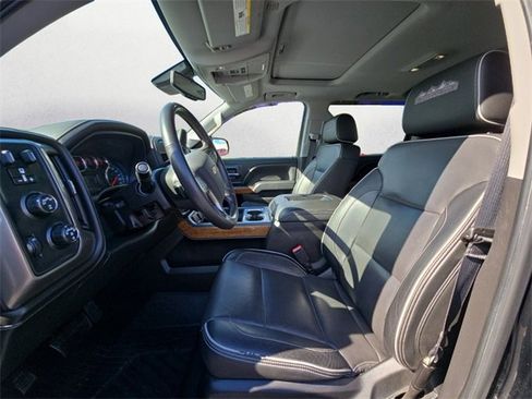 Used 2018 Chevrolet Silverado 1500 High Country image 9