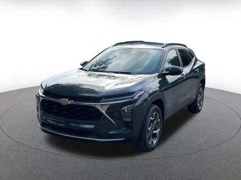 Used 2025 Chevrolet Trax LT image 7