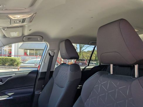 Used 2025 Toyota RAV4 XLE image 24