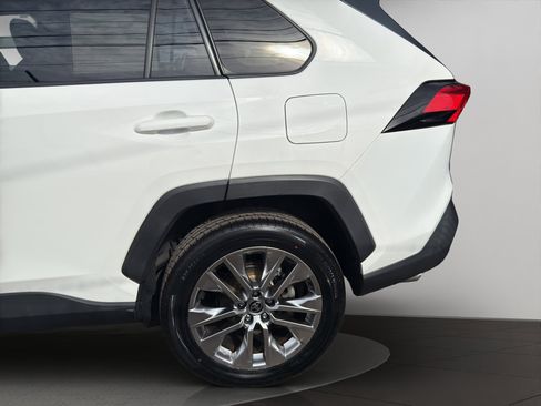 Used 2020 Toyota RAV4 XLE Premium image 24