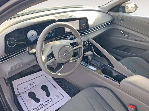 Used 2023 Hyundai Elantra SEL w/ Convenience Package FWD image 10