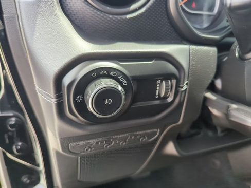 Used 2024 Jeep Wrangler Unlimited Rubicon AWD/4WD image 27