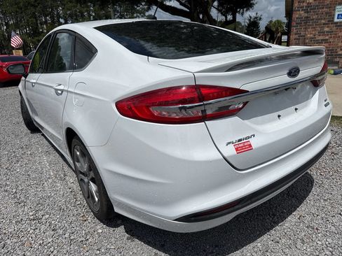 Used 2017 Ford Fusion SE w/ Equipment Group 201A FWD image 6