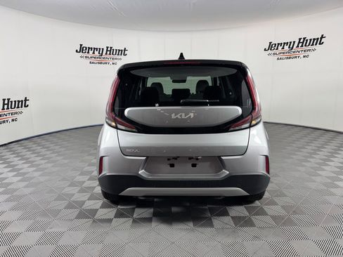 Used 2025 Kia Soul LX w/ LX Technology Package FWD image 6
