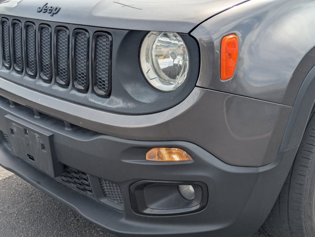 Used 2016 Jeep Renegade Latitude AWD/4WD image 11