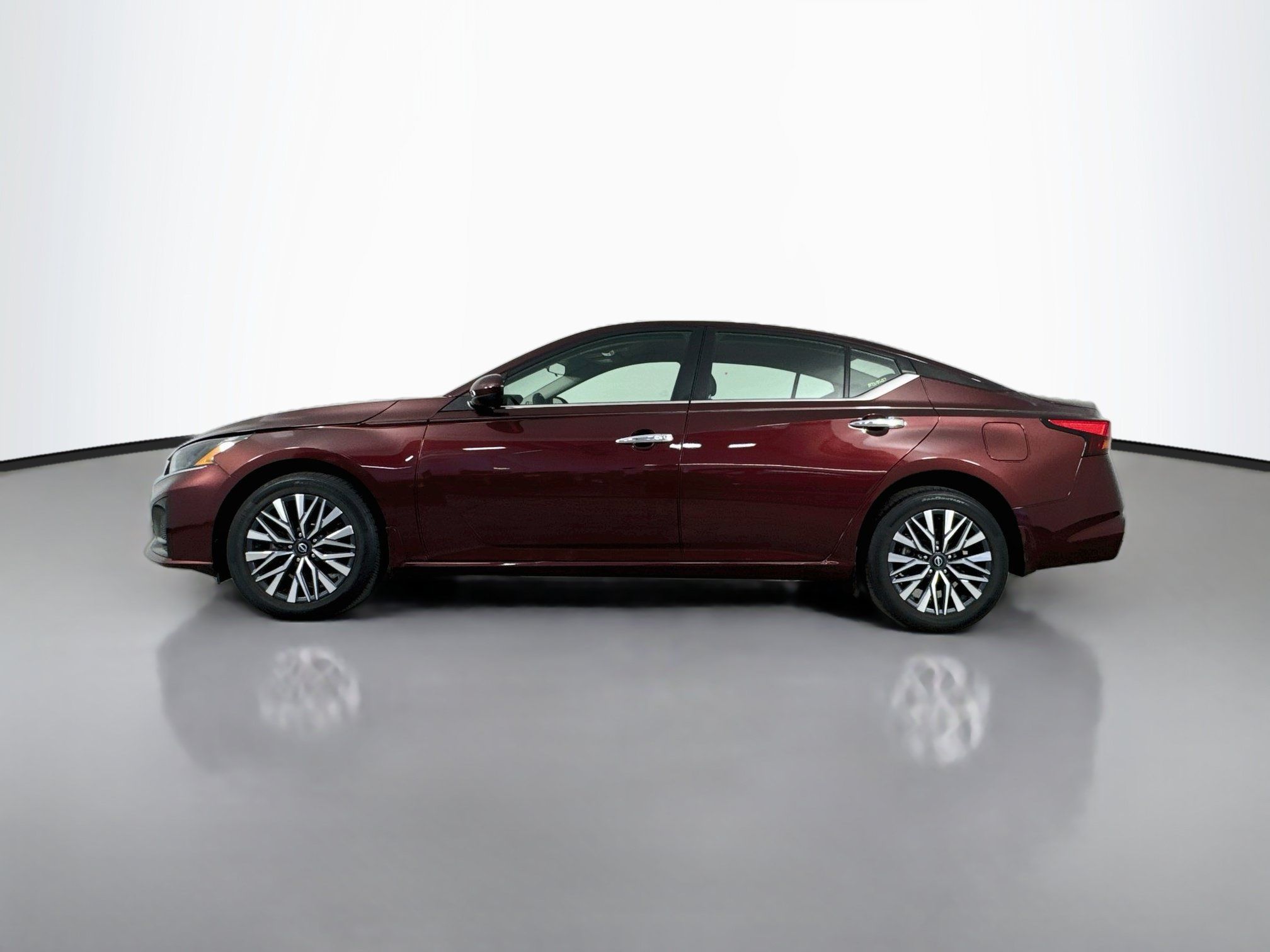 Used 2023 Nissan Altima 2.5 SV AWD/4WD image 4