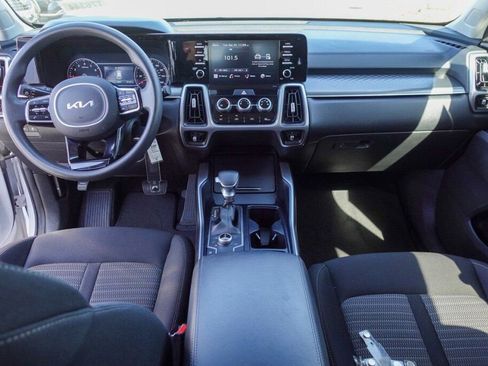 Used 2022 Kia Sorento LX image 13