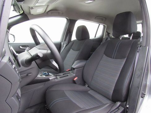 Used 2023 Nissan Leaf S image 10