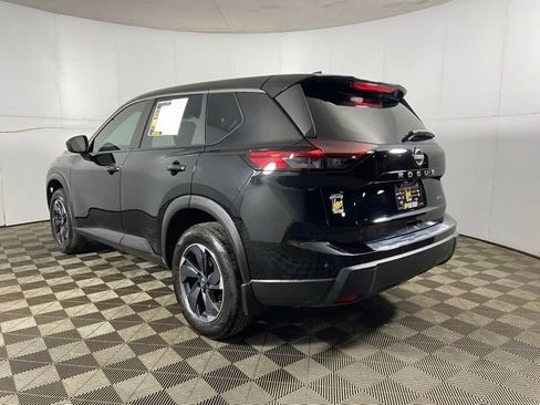 Used 2026 Nissan Rogue SV AWD/4WD image 2