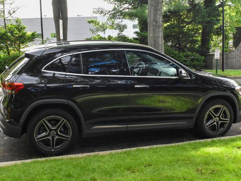 Used 2021 Mercedes-Benz GLA 250 4MATIC w/ AMG Line Exterior image 10