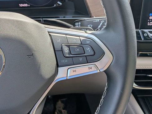 Used 2025 Volkswagen Atlas SE w/ Panoramic Sunroof Package AWD/4WD image 17