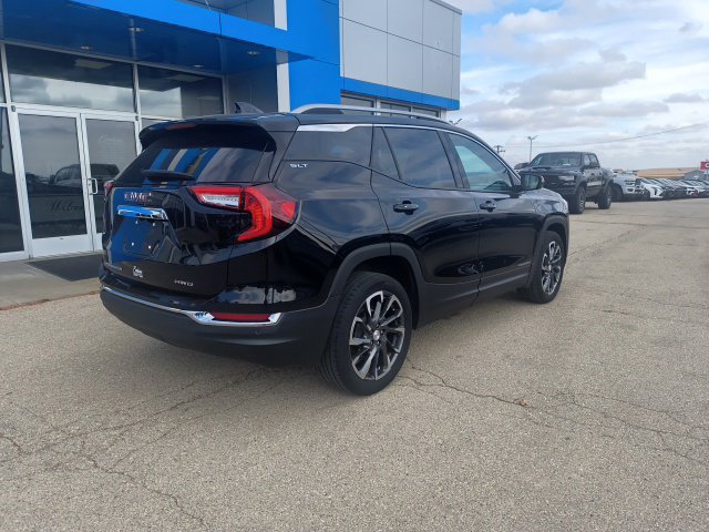 Used 2022 GMC Terrain SLT w/ Infotainment Package II AWD/4WD image 5