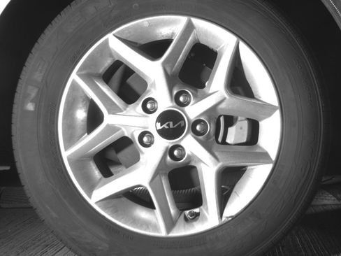 Used 2025 Kia Soul LX w/ LX Technology Package FWD image 13