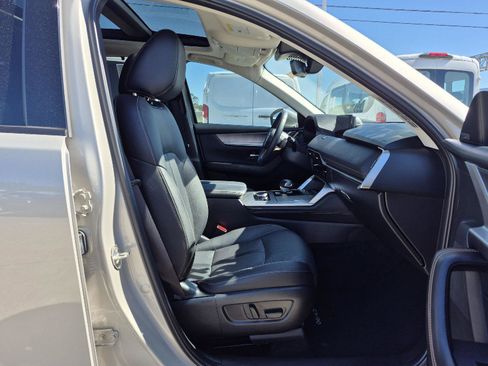 Used 2024 MAZDA CX-90 Plug-In Hybrid w/ Premium Pkg image 17