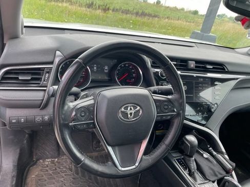 Used 2019 Toyota Camry XSE FWD image 9