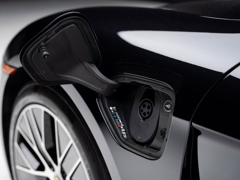 Used 2022 Porsche Taycan 4S image 23