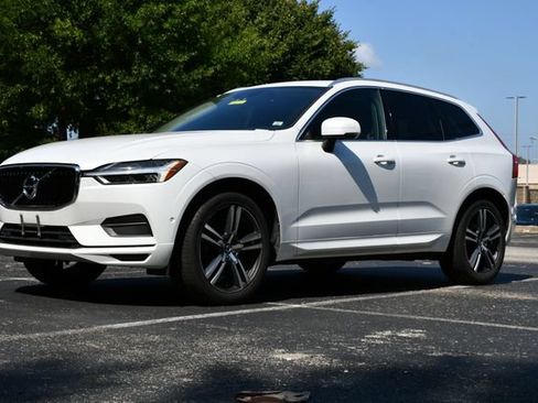 Used 2018 Volvo XC60 T5 Momentum w/ Vision Package AWD/4WD image 3