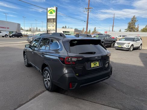 Used 2020 Subaru Outback Premium image 4