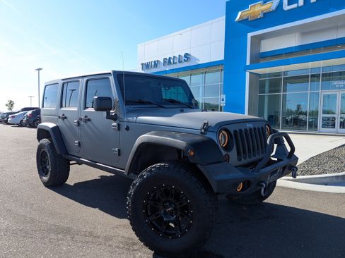 Used 2013 Jeep Wrangler Unlimited Rubicon w/ Connectivity Group AWD/4WD image 1