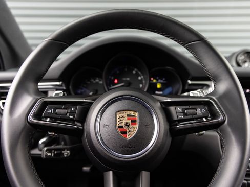 Certified 2025 Porsche Macan AWD/4WD image 14