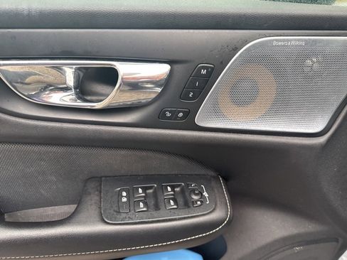 Used 2019 Volvo S60 T6 R-Design image 8