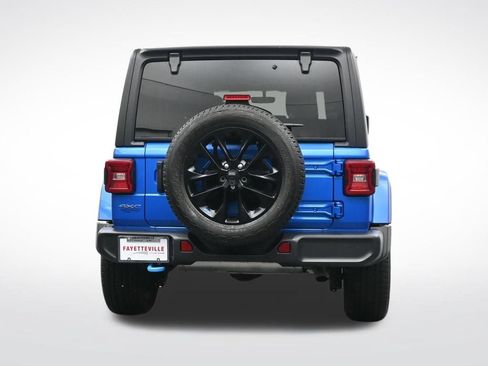 Used 2022 Jeep Wrangler Unlimited Sahara AWD/4WD image 6