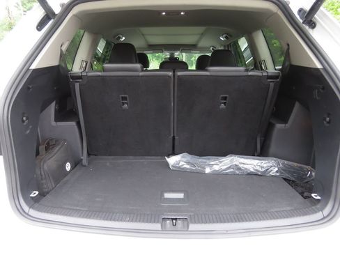 Used 2023 Volkswagen Atlas SEL AWD/4WD image 18