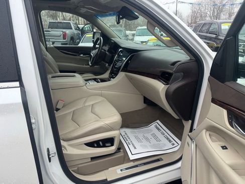 Used 2016 Cadillac Escalade Premium image 41