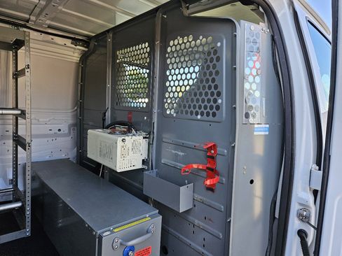 Used 2014 Ford E-250 and Econoline 250 w/ Power Group image 28