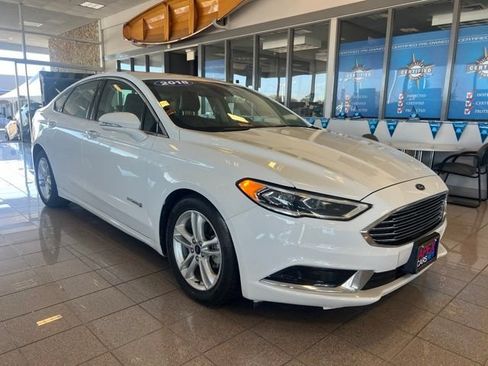 Used 2018 Ford Fusion SE w/ Equipment Group 602A FWD image 3