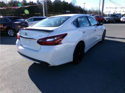 Used 2017 Nissan Altima 2.5 SR w/ Midnight Edition Package image 10