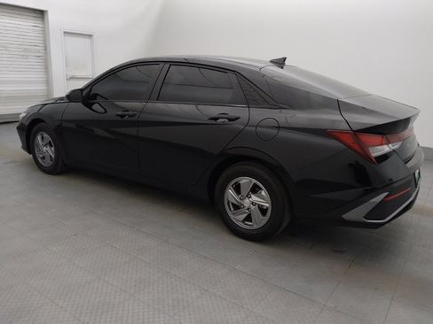 Used 2025 Hyundai Elantra SE w/ Cargo Package FWD image 3