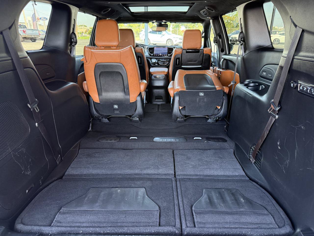 Used 2024 Chrysler Pacifica Pinnacle FWD image 56